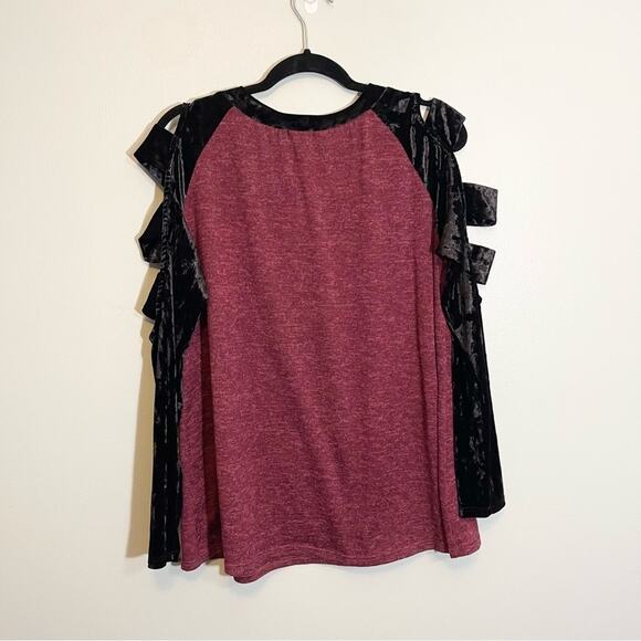 1.4.3. Story by Line Up Women's Burgundy Color Block Cut Out Sleeve Top Medium - Picture 2 of 13